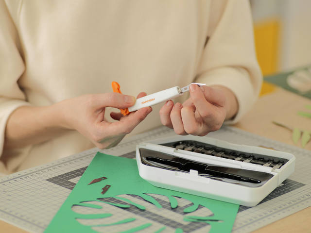 Precisiemes Fiskars Medium Duty 12 mesbladen wit