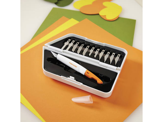 Precisiemes Fiskars Medium Duty 12 mesbladen wit