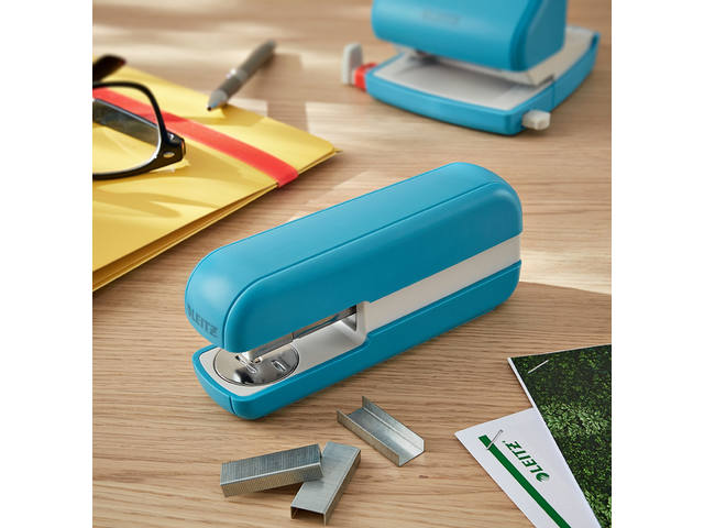 Nietmachine Leitz Cosy 30 vel 24/6 blauw