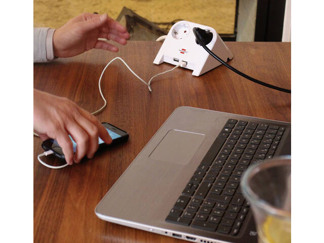Stekkerdoos Brennenstuhl 2vdig USB 1.8m wit