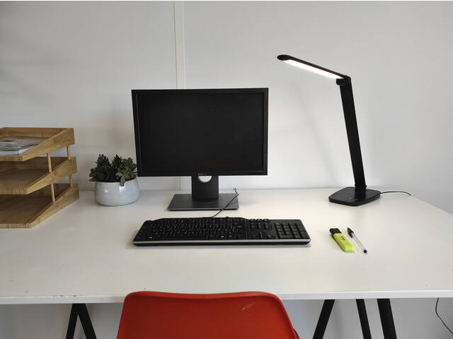 Bureaulamp Unilux Twistled led zwart