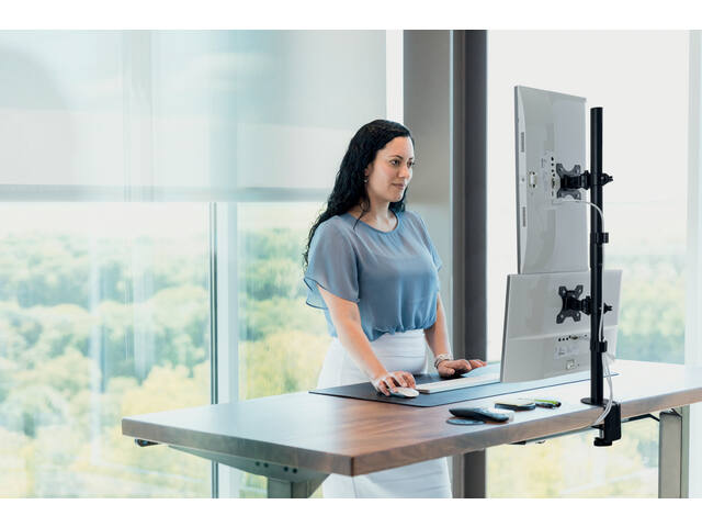 Dubbele verticale bevestiging monitorarm