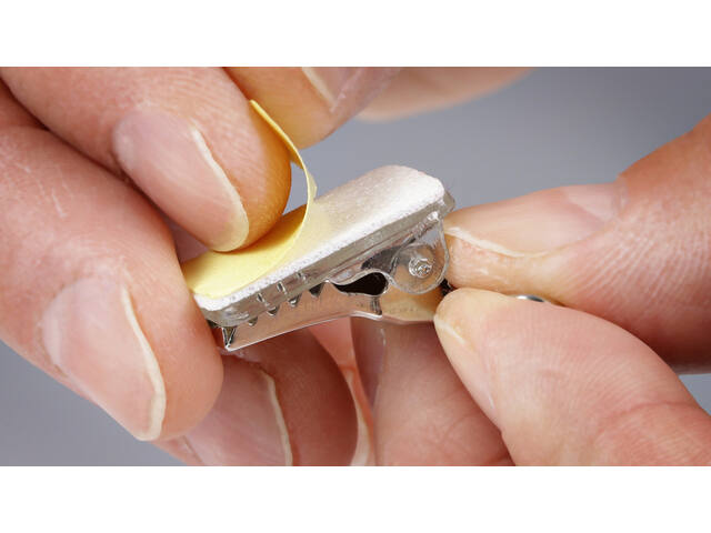 Clip met speld Europel zelfklevend tbv badges